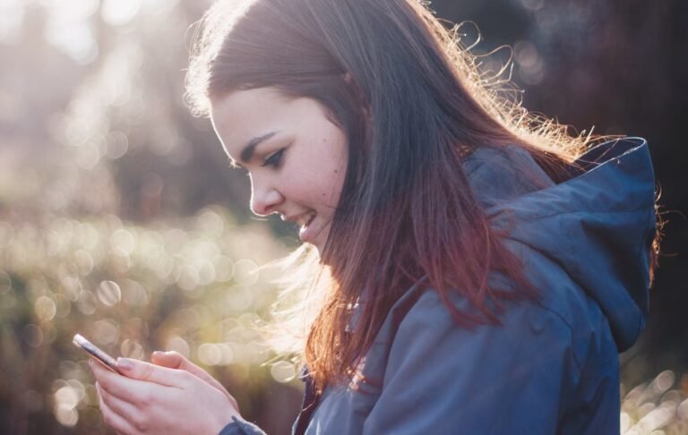 comment voir qui quelqu'un envoie des textos