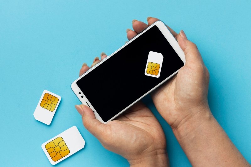 SIM card reader